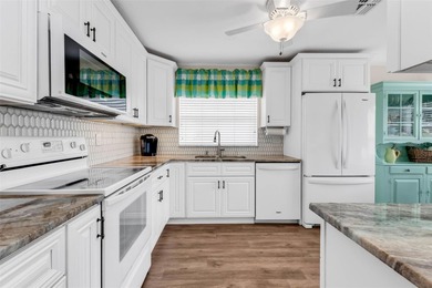 NICELY UPDATED and VERY WELL MAINTAINED Sheffield model with on Kings Gate Golf Club in Florida - for sale on GolfHomes.com, golf home, golf lot