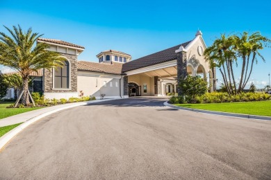 LAKEWOOD NATIONAL - TURNKEY FURNISHED ARBOR MODEL!  Great on Lakewood National Golf Club in Florida - for sale on GolfHomes.com, golf home, golf lot