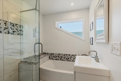 5 bedroom lakefront at upscale Eagle Rock Golf & Ski Resort! on Eagle Rock Golf Course in Pennsylvania - for sale on GolfHomes.com, golf home, golf lot