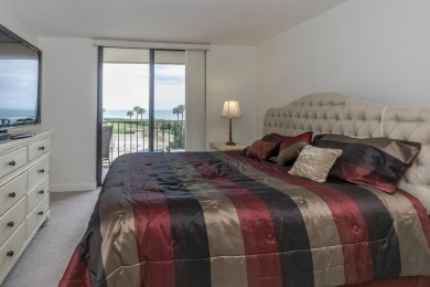 2 bedroom / 2 bath condo directly on beach in Jupiter. Ideal for on Jupiter Dunes Golf Course in Florida - for sale on GolfHomes.com, golf home, golf lot