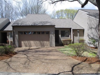 This cute 2 bedroom 2 bath condo is located in the heart of on Indian Hills Country Club in Arkansas - for sale on GolfHomes.com, golf home, golf lot