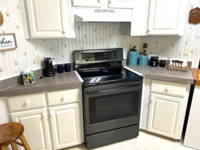 This beautifully maintained 2-bedroom, 2-bathroom home is being on Crystal Lake Club in Florida - for sale on GolfHomes.com, golf home, golf lot