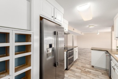 Discover Sun City Living in this charming 2-bed, 2-bath Gemini on Sun City Lakes West and East in Arizona - for sale on GolfHomes.com, golf home, golf lot