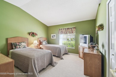 MOVE IN READY - PREMIER LOCATION - END UNIT - FURNISHED. Easiest on Heritage Pines Country Club in Florida - for sale on GolfHomes.com, golf home, golf lot