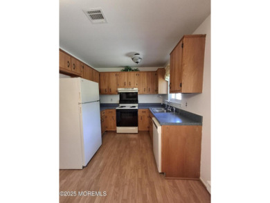 Welcome to 194A Laurel Drive in peaceful Whiting, NJ! This clean on Keswick Village Golf Course in New Jersey - for sale on GolfHomes.com, golf home, golf lot