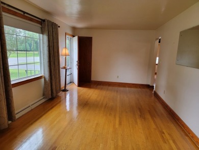 WELCOME HOME to this ideal Salem location overlooking the Salem on Salem Golf Course in Virginia - for sale on GolfHomes.com, golf home, golf lot