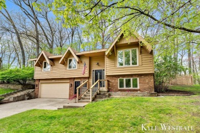 Welcome to 1521 Andover! This 3 bed 2.5 bath home located on a on L.E. Kaufman Golf Course in Michigan - for sale on GolfHomes.com, golf home, golf lot