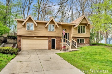 Welcome to 1521 Andover! This 3 bed 2.5 bath home located on a on L.E. Kaufman Golf Course in Michigan - for sale on GolfHomes.com, golf home, golf lot