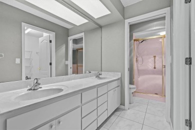 NTASTIC VALUE! LOWEST PRICED VILLA IN GREEN DOLPHIN! Great one on Tarpon Springs Golf Course in Florida - for sale on GolfHomes.com, golf home, golf lot