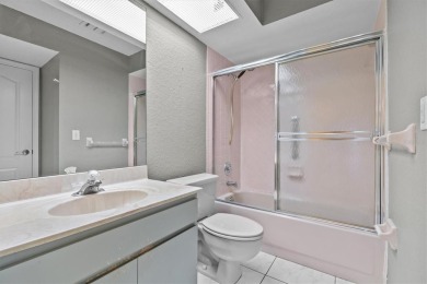 NTASTIC VALUE! LOWEST PRICED VILLA IN GREEN DOLPHIN! Great one on Tarpon Springs Golf Course in Florida - for sale on GolfHomes.com, golf home, golf lot