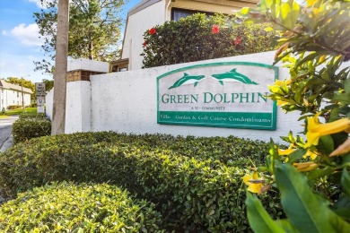 NTASTIC VALUE! LOWEST PRICED VILLA IN GREEN DOLPHIN! Great one on Tarpon Springs Golf Course in Florida - for sale on GolfHomes.com, golf home, golf lot