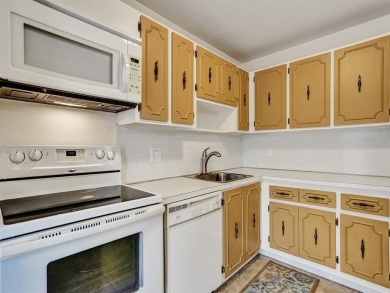 Move-in ready--just bring your toothbrush. Beautiful 1-bedroom on  in Florida - for sale on GolfHomes.com, golf home, golf lot