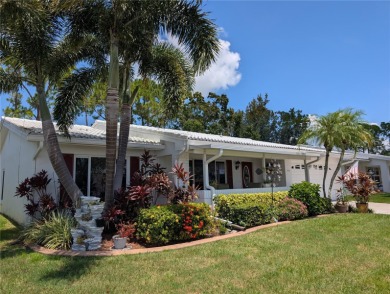 *WOW* a phenomenal *Gormay* with a great location!! Clubhouse is on Mainlands Golf Club in Florida - for sale on GolfHomes.com, golf home, golf lot