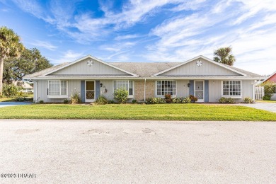 In pursuit of a move-in-ready half duplex? This gem is located on Hidden Lakes Golf Club in Florida - for sale on GolfHomes.com, golf home, golf lot