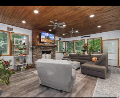 Come look at this stunning custom built home! This home boasts on Arrowhead Golf Club in Kentucky - for sale on GolfHomes.com, golf home, golf lot