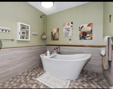 Come look at this stunning custom built home! This home boasts on Arrowhead Golf Club in Kentucky - for sale on GolfHomes.com, golf home, golf lot