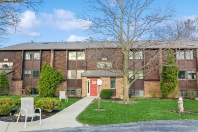 Discover luxury living in this beautifully remodeled 2-bedroom on Fox Creek Golf and Racquet Club in Ohio - for sale on GolfHomes.com, golf home, golf lot