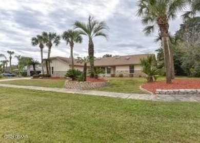 This Pelican Bay Golf Community residence, features a spacious 3 on The Club At Pelican Bay - North Course in Florida - for sale on GolfHomes.com, golf home, golf lot