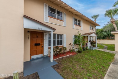 WOW!! Major price improvement. River Golf Townhouse is a small on Daytona Beach Golf Club in Florida - for sale on GolfHomes.com, golf home, golf lot