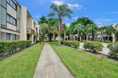 Spacious 2 bed, 2 bath condo with a private balcony and golf on Inverrary Country Club in Florida - for sale on GolfHomes.com, golf home, golf lot