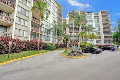 Spacious 2 bed, 2 bath condo with a private balcony and golf on Inverrary Country Club in Florida - for sale on GolfHomes.com, golf home, golf lot