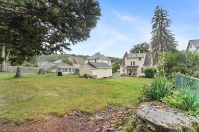 This cozy 2-bedroom, 1.5 bath home has so much to offer! Located on En-Joie Golf Course in New York - for sale on GolfHomes.com, golf home, golf lot