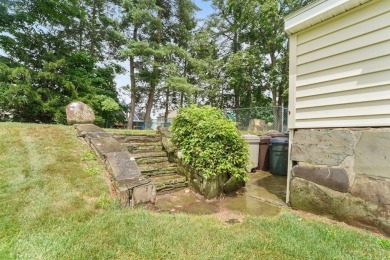 This cozy 2-bedroom, 1.5 bath home has so much to offer! Located on En-Joie Golf Course in New York - for sale on GolfHomes.com, golf home, golf lot
