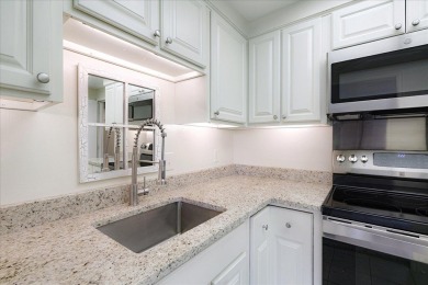 Beautiful condo in centrally located East Memphis! Updated with on Chickasaw Country Club in Tennessee - for sale on GolfHomes.com, golf home, golf lot