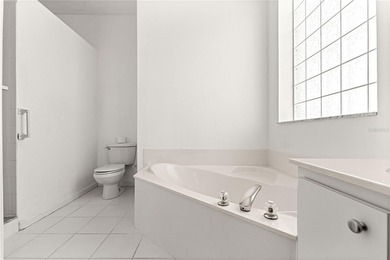 Wonderful 3 Bed / 2 Bath home on the Golf Course with side entry on Ocala Palms Golf and Country Club in Florida - for sale on GolfHomes.com, golf home, golf lot