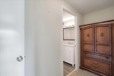 Beautiful condo in centrally located East Memphis! Updated with on Chickasaw Country Club in Tennessee - for sale on GolfHomes.com, golf home, golf lot