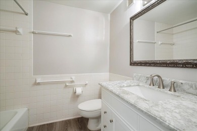 Beautiful condo in centrally located East Memphis! Updated with on Chickasaw Country Club in Tennessee - for sale on GolfHomes.com, golf home, golf lot