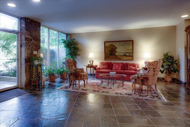 Beautiful condo in centrally located East Memphis! Updated with on Chickasaw Country Club in Tennessee - for sale on GolfHomes.com, golf home, golf lot