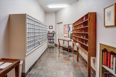 Beautiful condo in centrally located East Memphis! Updated with on Chickasaw Country Club in Tennessee - for sale on GolfHomes.com, golf home, golf lot