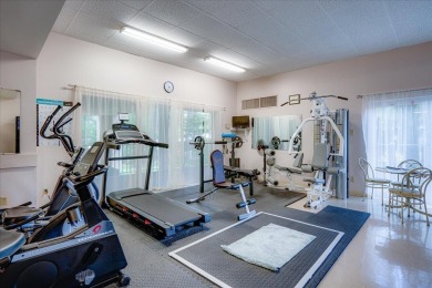 Beautiful condo in centrally located East Memphis! Updated with on Chickasaw Country Club in Tennessee - for sale on GolfHomes.com, golf home, golf lot