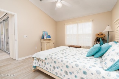 Welcome to a beautifully maintained 3-bedroom, 2-bathroom on The Golf Club At Cypress Head in Florida - for sale on GolfHomes.com, golf home, golf lot