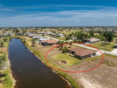 Under contract-accepting backup offers. Canalfront Home in on Rotonda Golf and Country Club The Palms Course in Florida - for sale on GolfHomes.com, golf home, golf lot