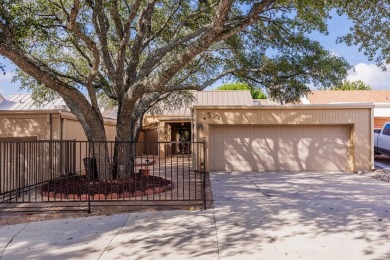 This 2-bedroom, 3-bath townhome offers the ideal opportunity to on Riverhill Country Club in Texas - for sale on GolfHomes.com, golf home, golf lot