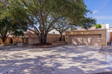 This 2-bedroom, 3-bath townhome offers the ideal opportunity to on Riverhill Country Club in Texas - for sale on GolfHomes.com, golf home, golf lot