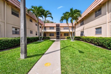 Welcome to this ground floor 1 bedroom/ 1.5 bathroom renovated on Addison Reserve in Florida - for sale on GolfHomes.com, golf home, golf lot