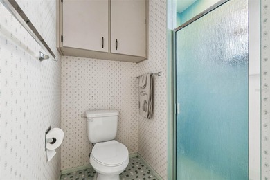 Welcome to this beautifully maintained 3-bedroom, 2-bath on Beacon Woods Golf Club in Florida - for sale on GolfHomes.com, golf home, golf lot