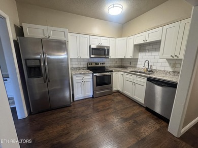 GROUND LEVEL CONDO! Welcome to this 2 bedroom, 2 bathroom condo on Cherokee Country Club in Tennessee - for sale on GolfHomes.com, golf home, golf lot