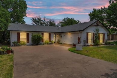 Welcome to lake life at its finest in DeCordova Bend Estates! on De Cordova Bend Country Club in Texas - for sale on GolfHomes.com, golf home, golf lot