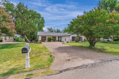 Welcome to lake life at its finest in DeCordova Bend Estates! on De Cordova Bend Country Club in Texas - for sale on GolfHomes.com, golf home, golf lot