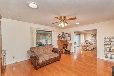 Well maintained and updated Houndslake Villa. Charming 2 BR, 2 on Houndslake Country Club in South Carolina - for sale on GolfHomes.com, golf home, golf lot