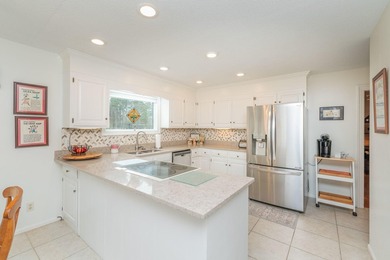 Well maintained and updated Houndslake Villa. Charming 2 BR, 2 on Houndslake Country Club in South Carolina - for sale on GolfHomes.com, golf home, golf lot