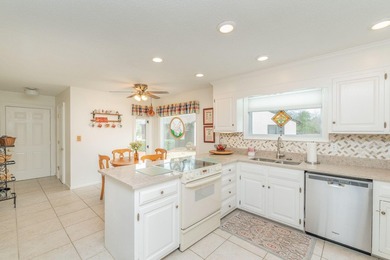 Well maintained and updated Houndslake Villa. Charming 2 BR, 2 on Houndslake Country Club in South Carolina - for sale on GolfHomes.com, golf home, golf lot