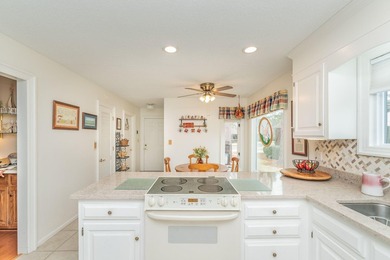 Well maintained and updated Houndslake Villa. Charming 2 BR, 2 on Houndslake Country Club in South Carolina - for sale on GolfHomes.com, golf home, golf lot