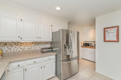 Well maintained and updated Houndslake Villa. Charming 2 BR, 2 on Houndslake Country Club in South Carolina - for sale on GolfHomes.com, golf home, golf lot