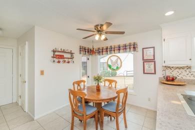 Well maintained and updated Houndslake Villa. Charming 2 BR, 2 on Houndslake Country Club in South Carolina - for sale on GolfHomes.com, golf home, golf lot