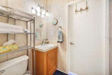 3 BEDROOM SPLIT FLOOR PLAN, loads of sunlight, super clean!!! on Maple Leaf Golf and Country Club in Florida - for sale on GolfHomes.com, golf home, golf lot